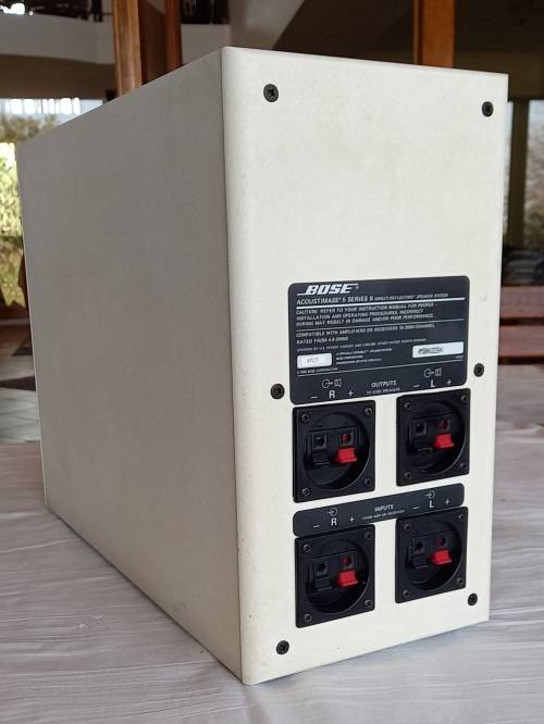 BOSE Speaker System white.