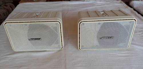 BOSE Speaker System white.