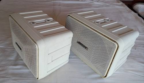 BOSE Speaker System white.