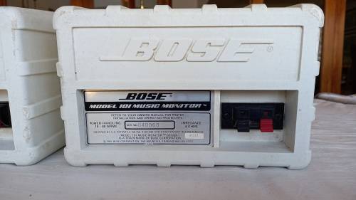 BOSE Speaker System white.