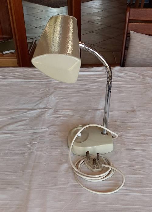 Study desk lamp metal, off-white.