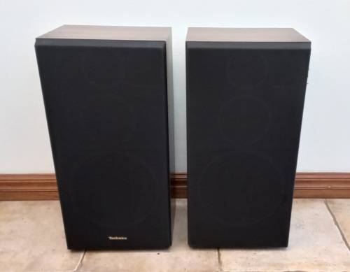 Set of 2 Stereo Sound speakers Technics, model SB-L60.