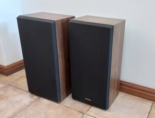 Set of 2 Stereo Sound speakers Technics, model SB-L60.