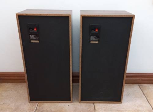 Set of 2 Stereo Sound speakers Technics, model SB-L60.