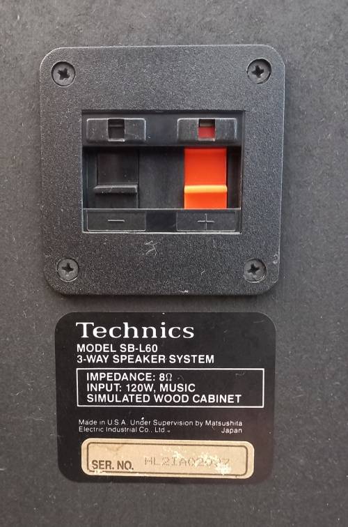 Set of 2 Stereo Sound speakers Technics, model SB-L60.