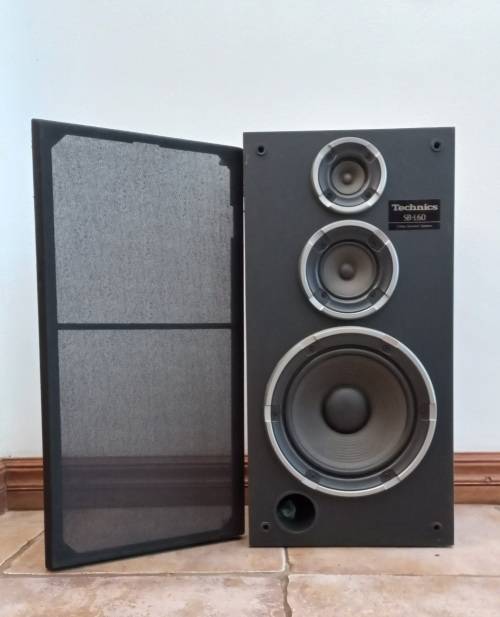 Set of 2 Stereo Sound speakers Technics, model SB-L60.
