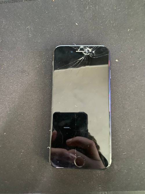 iPhone 8 For Parts (No Reserve)
