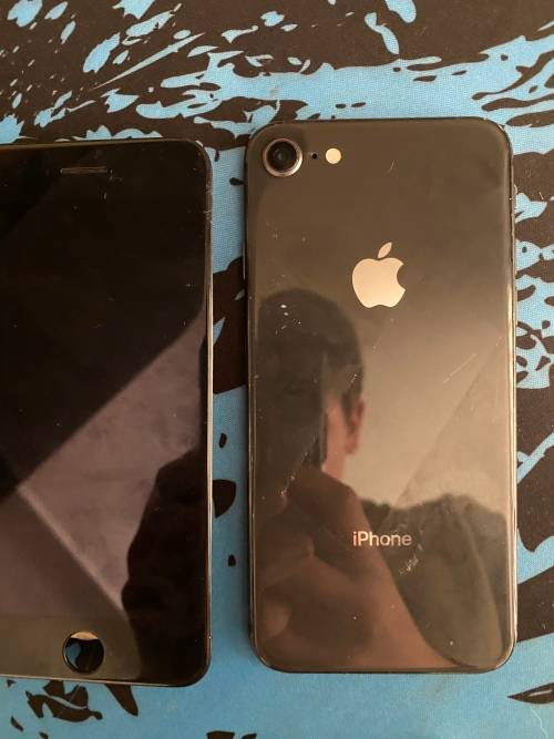 iPhone 8 For Parts (No Reserve)