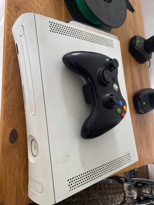 Xbox 360 White With Controller (No Reserve)