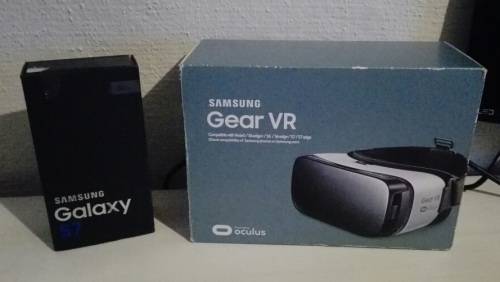 Samsung Galaxy S7 with Samsung Gear VR