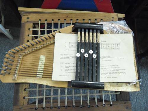 SIX BAR AUTOHARP  "HOPF"
