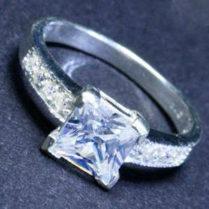 Solid 925 Sterling Silver With Cubic Zirconia stones ring size # 8 + 3.15g