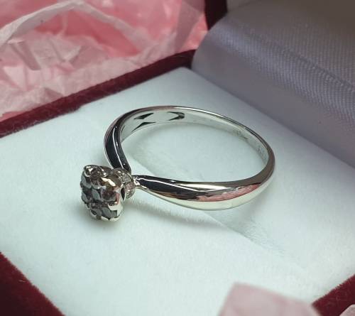 9ct White Gold Diamond Designer Ring