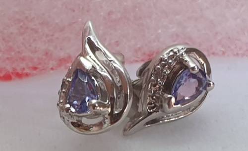 9ct White Gold Diamond earrings