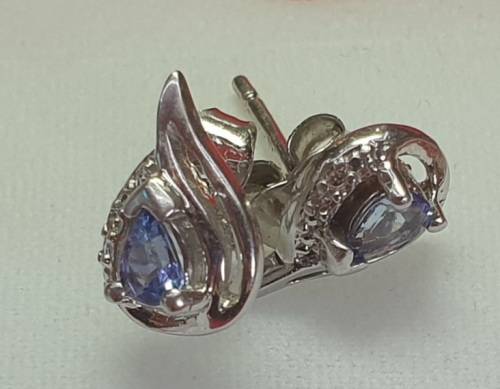 9ct White Gold Diamond earrings