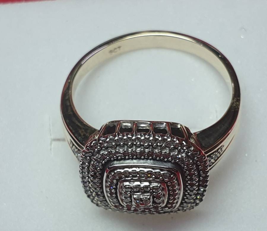 9ct Yellow Gold Diamond Ring