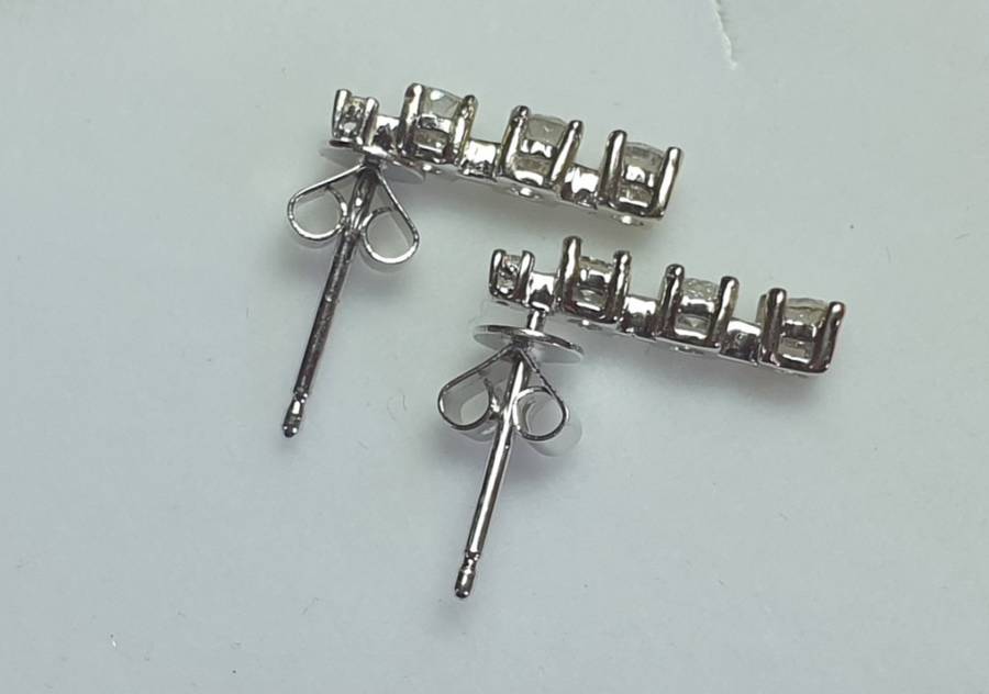 9ct White  Gold  Diamond Earrings