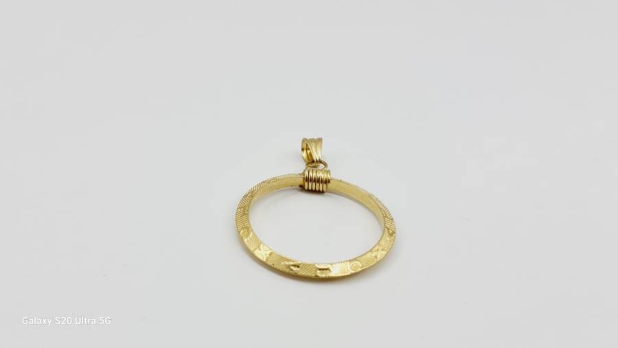 18 ct yellow gold pendant