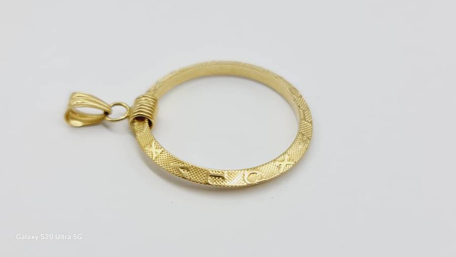 18 ct yellow gold pendant