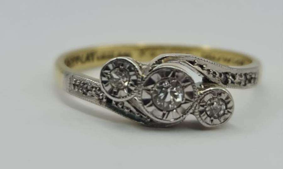 18ct WHITE GOLD and YELLOW GOLD DIAMOND RING