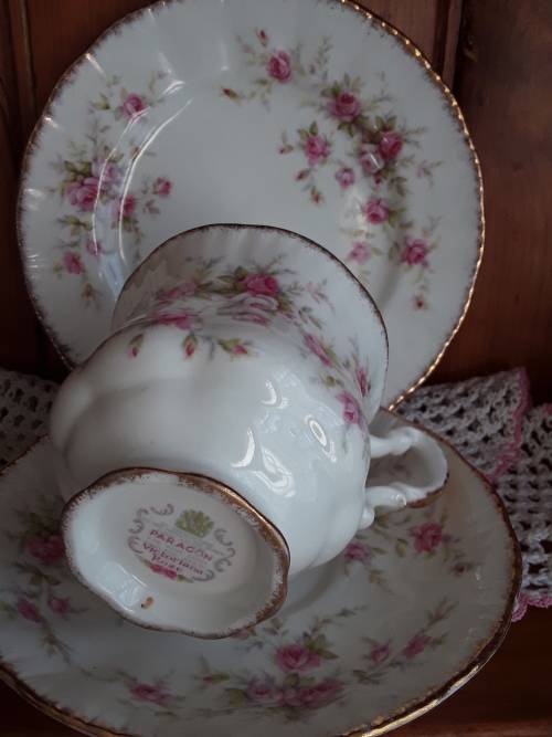 GORGEOUS!! Paragon *VICTORIANA ROSE* Tea Trio in excellent condition!!