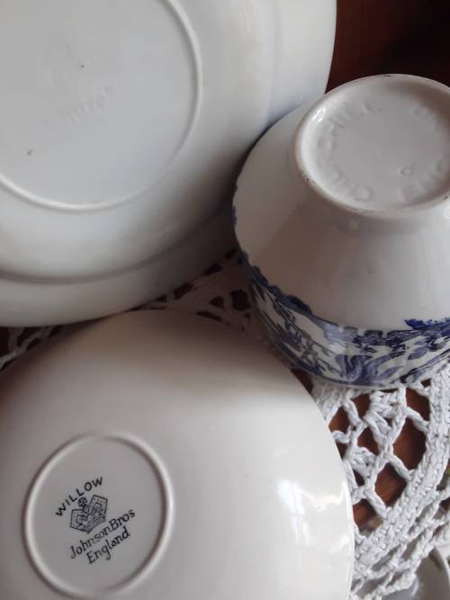 BEAUTIFUL! Blue & White *Willow Pattern* Tea Trio! (no.1)