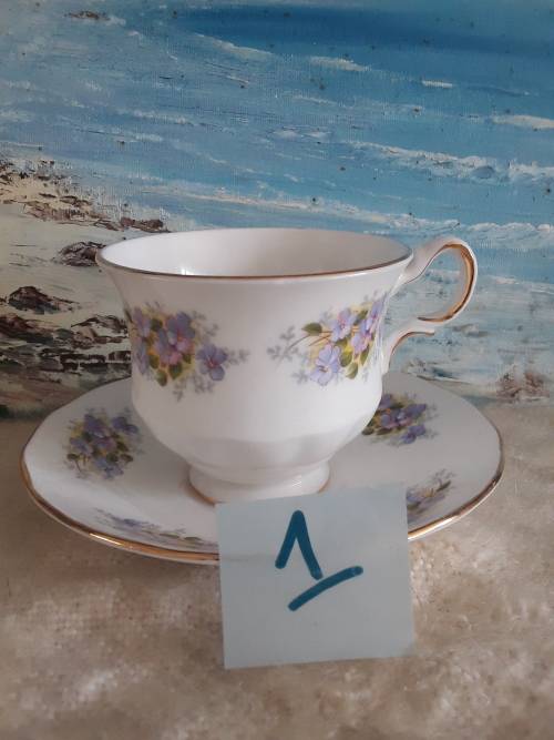 Gorgeous *QUEEN ANNE* Bone china Tea duo*  Excellent condition!!
