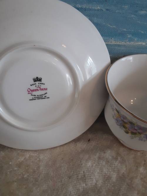 Gorgeous *QUEEN ANNE* Bone china Tea duo*  Excellent condition!!
