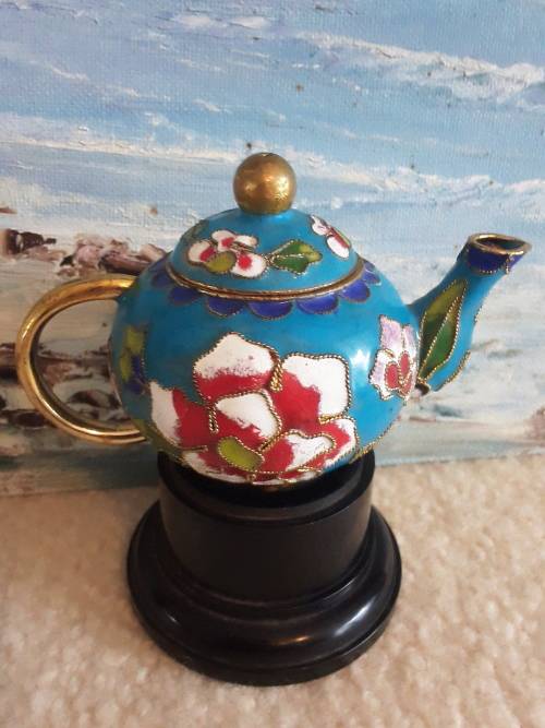 STUNNING Ornamental *CLOISONNÉ* mini Teapot on Bakelite stand!!