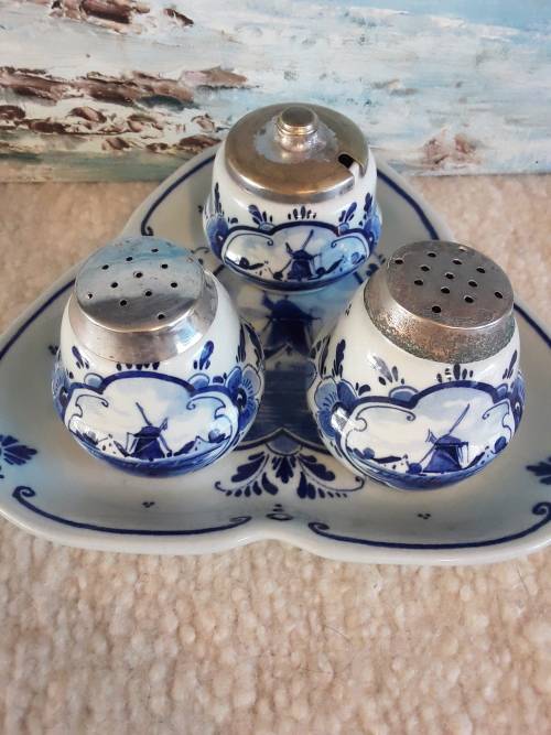 BEAUTIFUL!! Genuine Vintage *DELFT* Blue and White CRUET SET!! 1 Bid!
