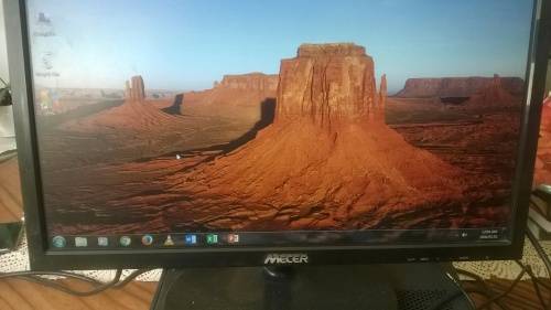 LENOVO PC. Desktop Computer, Windows 7 Professional installed.