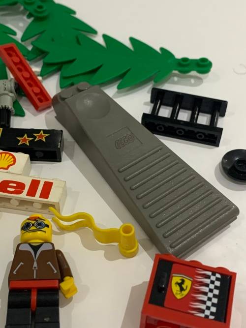 Wide Variety Of Lego Mini Figurines - Some From The 90s - Some Bits + Pieces