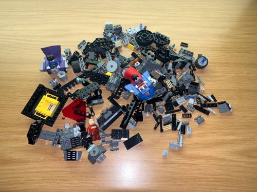 Lot Of Original LEGO Pieces - Including Superman Minifigures - R1 Start