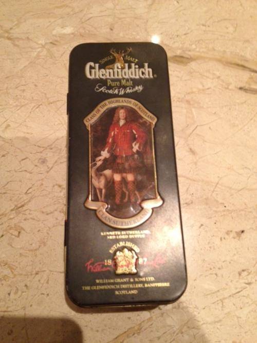 Rare Collectable Glenfiddich Tin - Clan Sutherland - (50ml whisky bottle not included)