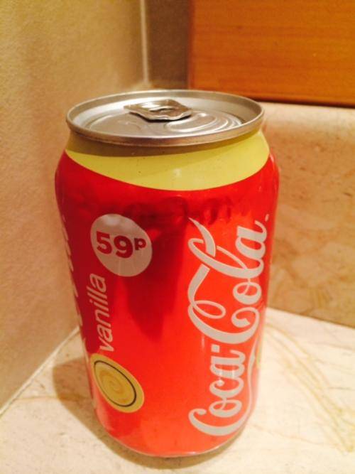 Coca-Cola - Vanilla - UK - 330ml (small dents)