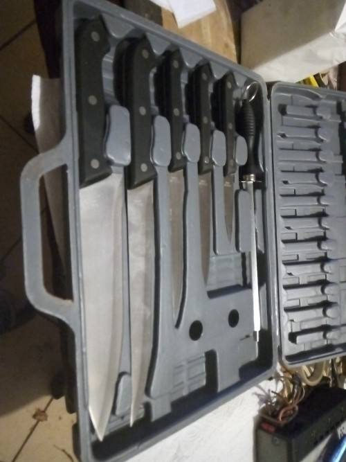 KNIVES