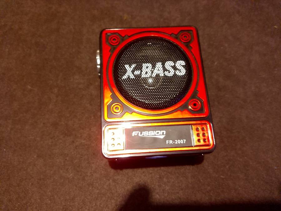 X-BASS FUSION SPEAKER with USB port,radio and torch,no Bluetooth