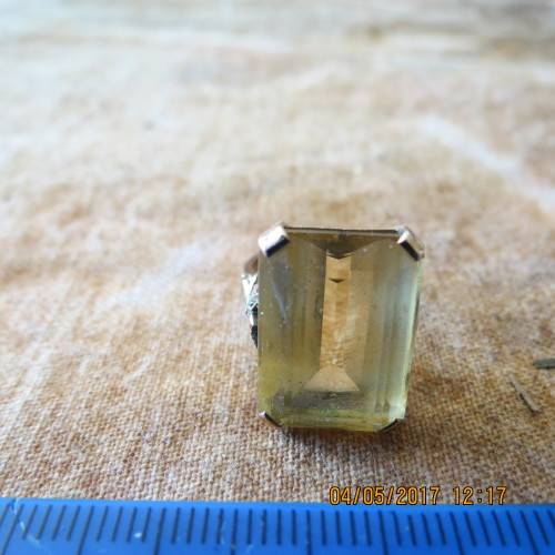 9ct gold and topaz dress ring, 6.2 grams, as per photo