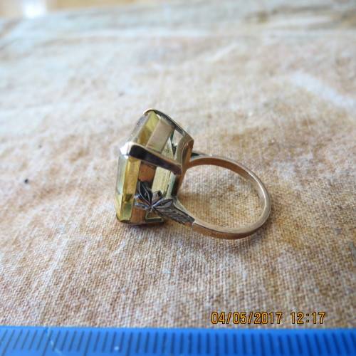 9ct gold and topaz dress ring, 6.2 grams, as per photo