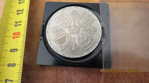 Queen Elizabeth 5 Shilling in box, as per photo