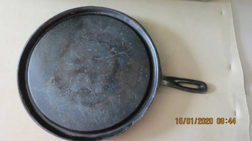 costar iron one handled pan, as per photo