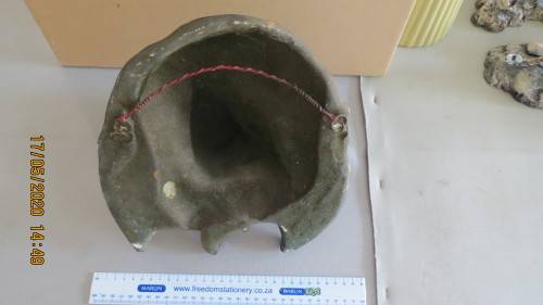 ceramic dogs head, for hanging on the wall, 24.5cm diameter, very attractive,....., as per photo