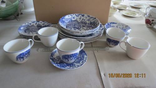 blue and white dinner set, 5 dinner plates, 4 side plates, 3 bowls...........,as per photo