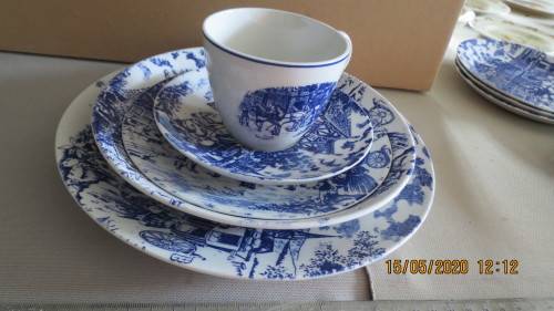 blue and white dinner set, 5 dinner plates, 4 side plates, 3 bowls...........,as per photo