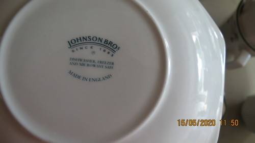Johnson Bro's 6 place dinner set, 6 dinner plates, 6 side plates,.............,as per photo's