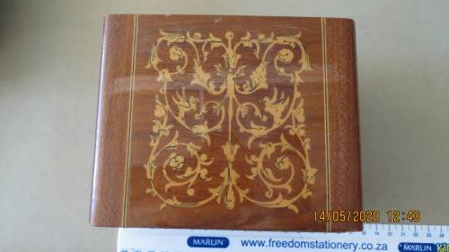 beautiful inlay cigarette case with music box, made in Capri, as per photo
