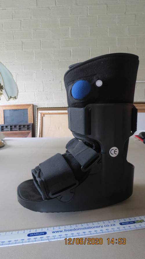 moonboot hardly used, with air pump system, in box, size S, as per photo
