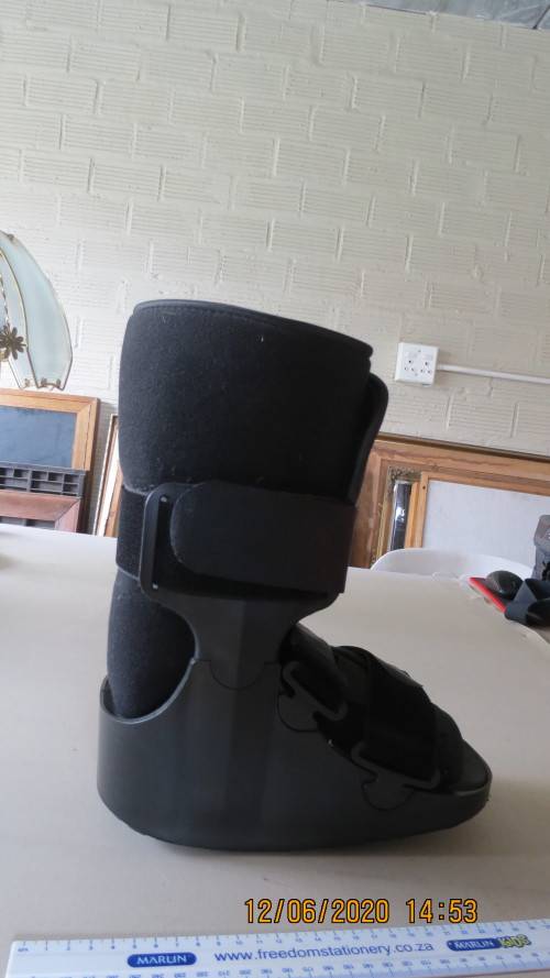 moonboot hardly used, with air pump system, in box, size S, as per photo