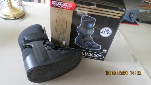 moonboot hardly used, with air pump system, in box, size S, as per photo