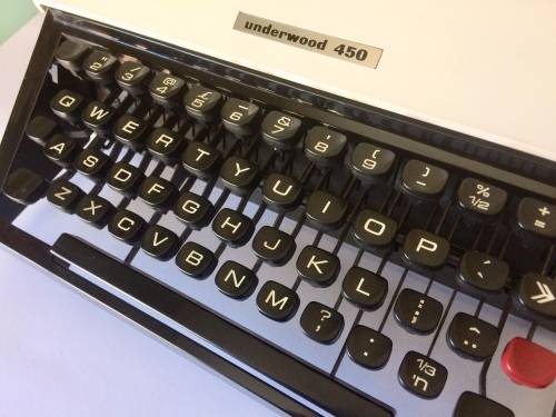 Typewriter, Underwood 450, MINT Condition